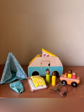 Lovevery Wooden Camper Play Set Toy Montessori Style with key Toddler pretend